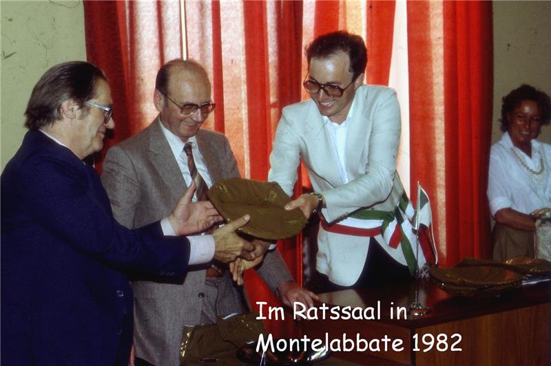 Hornburg freut sich auf musikalische Gäste aus Montelabbate Im Ratssaal in Montelabbate 1982 (v.l.): Wilhelm Gehrs, Friedrich-Wilhelm Mackensen und Bürgermeister Elso Renzi.