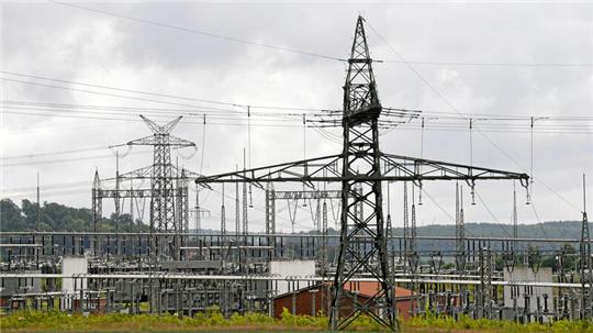 Im Raum Liebenburg/Schladen-Werla wird im Zuge des Ostfalen-Achsen-Baus ein Umspannwerk errichtet. Es hätte die Dimensionen wie das bei Lamspringe der 380-kV-Leitung Wahle-Mecklar.