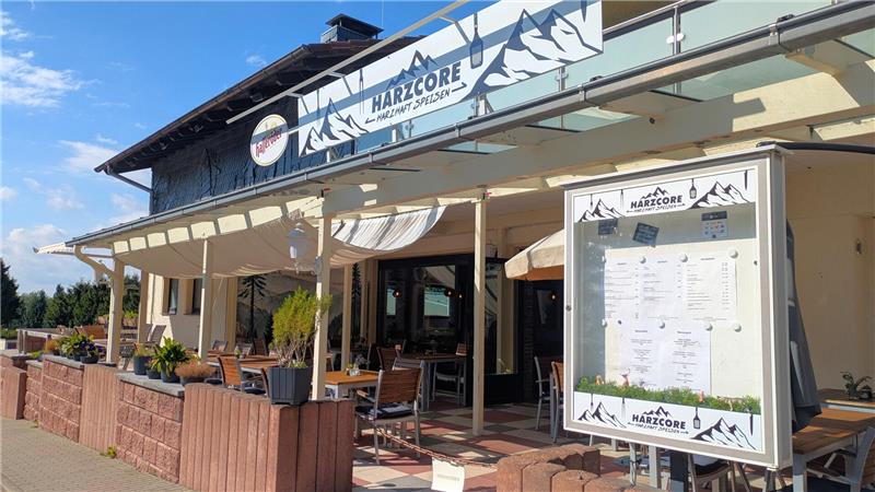 Im Restaurant „Harzcore“ können die Gäste sowohl drinnen als auch draußen sitzen.