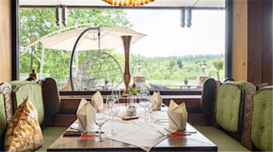 Im Restaurant des Hotels „Seerose“ können die Gäste deutsche Küche in gemütlicher Atmosphäre genießen.