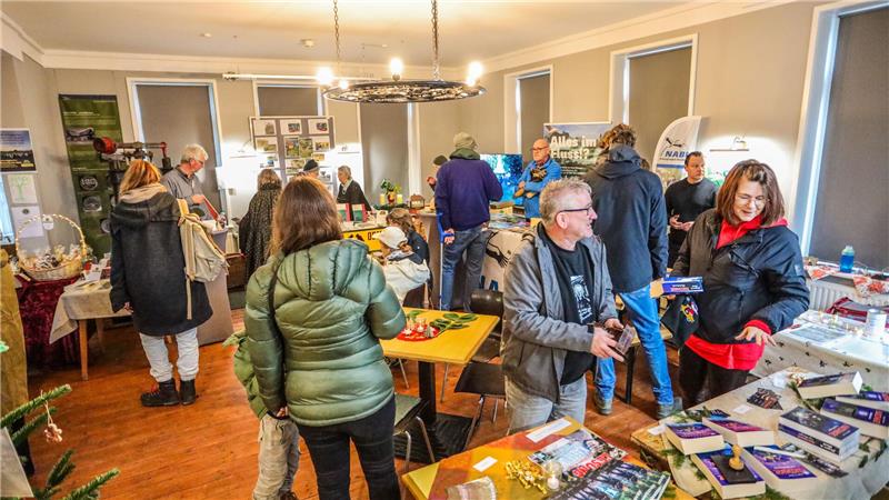 So bunt war die Weihnachtsschicht im Oberharzer Bergwerksmuseum Im Roten Haus erwarten die Gäste Kunsthandwerker und Autoren.