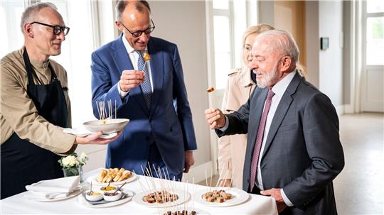 Im Schloss Herrenhausen bekam Lula verschiedene Wurstspezialitäten serviert.