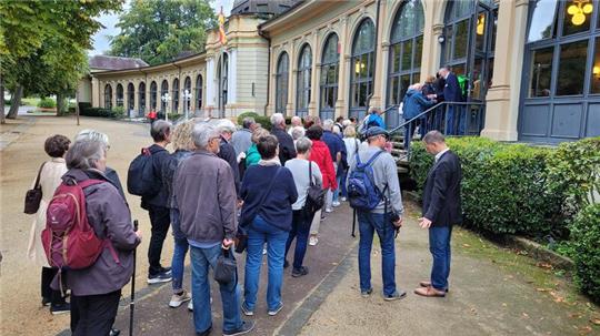 Im September 2023 begrüßt die Stadt Bad Harzburg 49 Männer und Frauen ab einem Alter von 55 in der Wandelhalle.