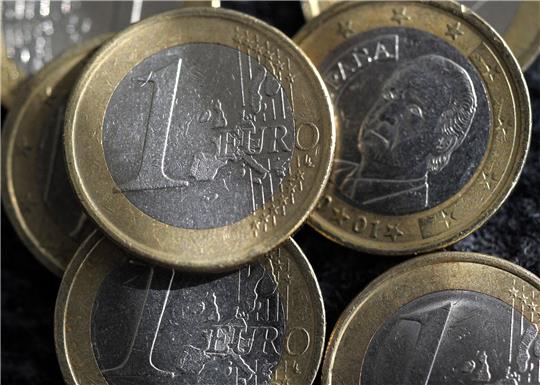 Im September vergangenen Jahres war der Eurokurs vor allem wegen der Sorgen über einen starken Wirtschaftseinbruch in Europa infolge des russischen Angriffs auf die Ukraine bis auf 0,9536 Dollar gefallen.