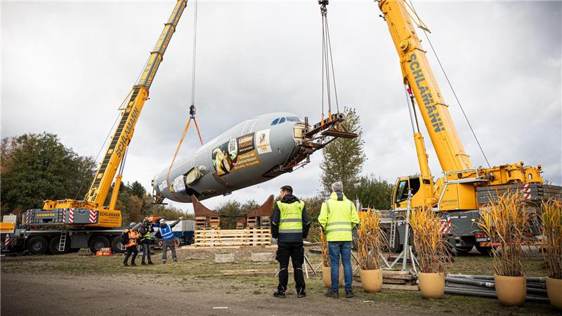 Im Serengeti-Park Hodenhagen wird ein ausgedienter Airbus A310 zum Restaurant umfunktioniert. (Archivbild)