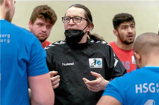 Im Sommer 2018 hat er die Arbeit aufgenommen, im Sommer 2022 ist Schluss: Trainer Matthias Lochau wird zum Ende der Saison sein Amt bei der HSG Bad Harzburg/Vienenburg niederlegen. Foto: Drechsler