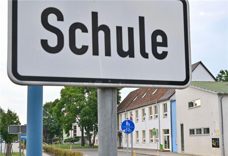 Nach rechtsextremen Vorfällen in Burg: Weitere Lehrerin geht Im Sommer wird eine weitere Lehrerin die Schule in Burg verlassen.