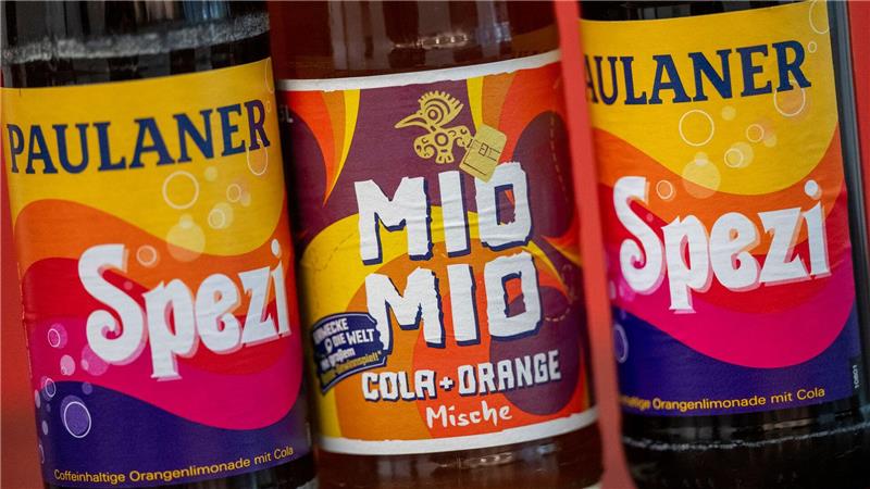 Im Spezi-Streits kritisiert Paulaner die Farbgestaltung der Cola-Orange-Mische von Mio Mio. Die Bayern erinnert sie zu sehr an die eigenen Spezi-Flaschen. (Archivbild)