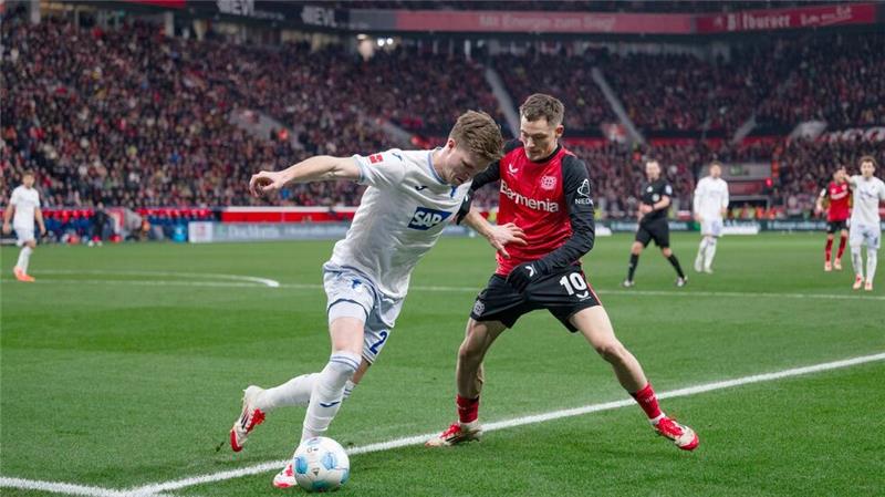 Erstmals Schiedsrichter-Durchsage in Leverkusen Im Spiel Leverkusen gegen Hoffenheim gab es die erste Schiedsrichter-Durchsage.