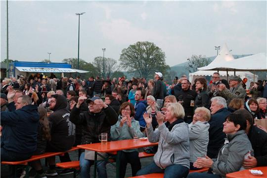 Im Sportpark werden – wie hier zuletzt im Jahr 2019 – die Hexen und Teufel wieder weitgehend in Zivil feiern.  Archivbild: Potthast