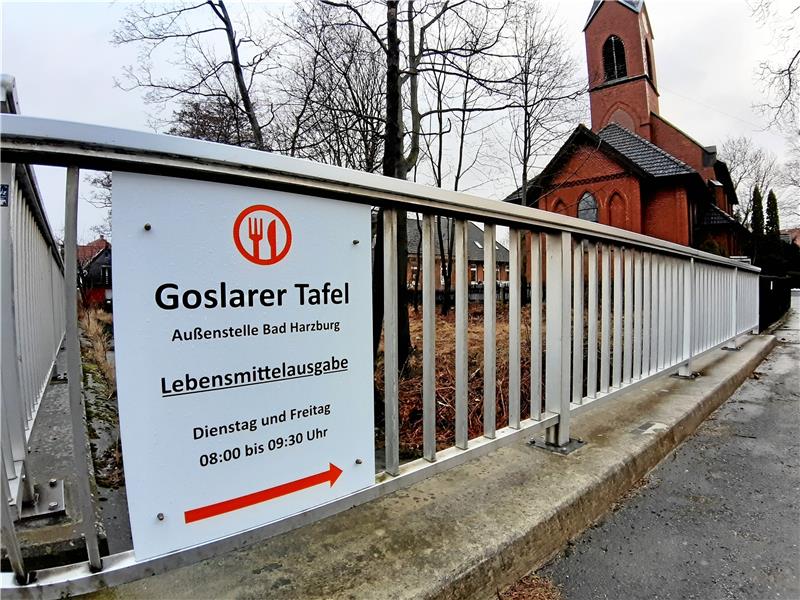 Im St.-Gregor-Heim hat die Tafel ihre Bündheimer Ausgabestelle. Von der Breiten Straße aus führt eine Brücke dorthin.