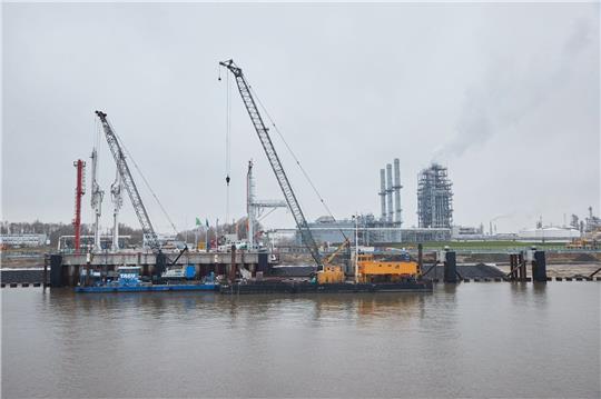 Im Stader Energiehafen ist das Terminal in Betrieb genommen worden.