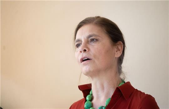 Im Streit über eine deutliche Reduzierung von Pestiziden in der europäischen Landwirtschaft dringt die EU-Abgeordnete Sarah Wiener auf deutlich strengere Regeln.