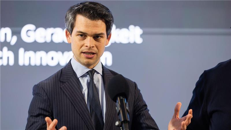 Im Streit um die Hafenpolitik weist Ploß Vorwürfe aus dem Hamburger Rathaus zurück. (Archivbild) 