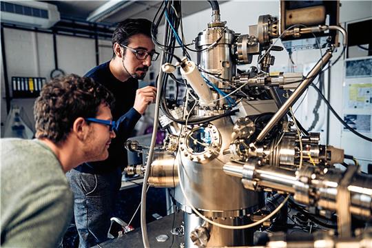 Im Studiengang „Energie und Materialphysik“ lässt sich die Energiewende studieren – wie genau, das will die TU Clausthal interessierten Oberstufenschülern in einem zweitägigen Seminar erläutern und nahe bringen. Foto: TU Clausthal