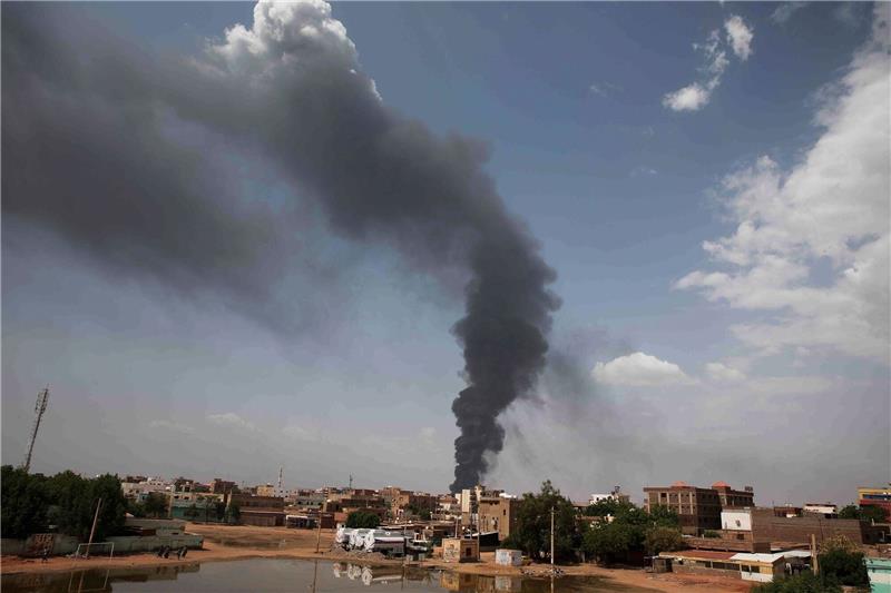 Neue Kämpfe nach Ende der Waffenruhe im Sudan Im Sudan, hier in der Stadt Khartum, kämpfen die Armee und paramilitärische Einheiten des ehemaligen Vizepräsidenten um die Vorherrschaft.