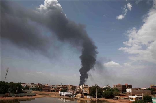 Im Sudan, hier in der Stadt Khartum, kämpfen die Armee und paramilitärische Einheiten des ehemaligen Vizepräsidenten um die Vorherrschaft.