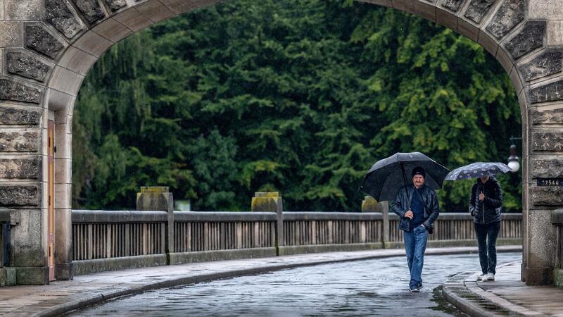 Im Süden und Südosten müssen sich die Menschen auf viel Regen einstellen.