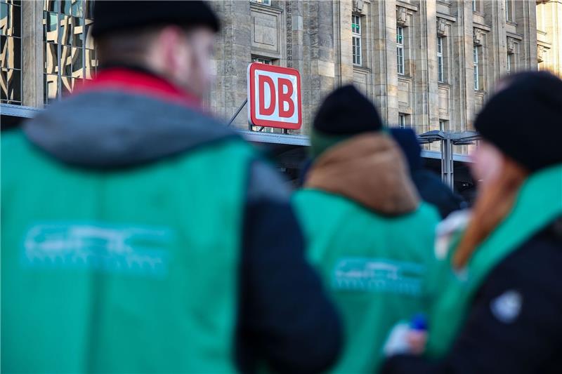 Im Tarifkonflikt ist der GDL eine Arbeitszeitreduzierung für Schichtarbeiter besonders wichtig: von 38 auf 35 Stunden pro Woche bei vollem Lohnausgleich. Die Forderung hält die Bahn für unerfüllbar.