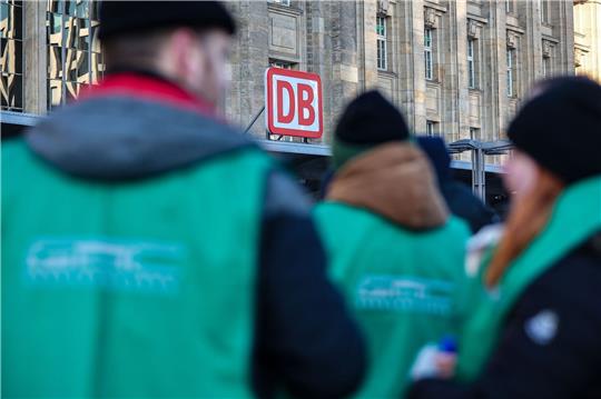 Im Tarifkonflikt ist der GDL eine Arbeitszeitreduzierung für Schichtarbeiter besonders wichtig: von 38 auf 35 Stunden pro Woche bei vollem Lohnausgleich. Die Forderung hält die Bahn für unerfüllbar.