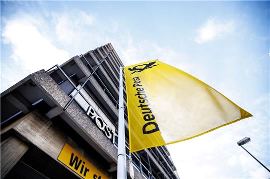Im Tarifkonflikt mit Verdi bringt die Deutsche Post die Fremdvergabe von Aufträgen ins Spiel.