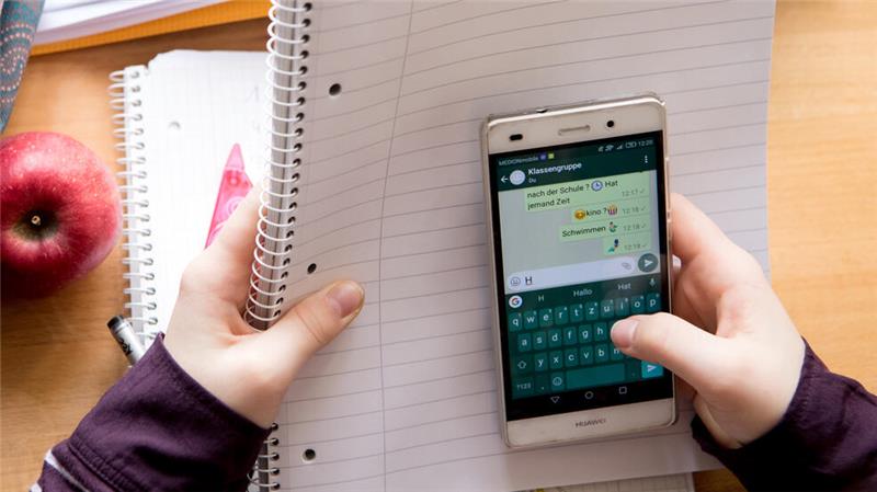 Bad Harzburger Internatsgymnasium wird smartphonefreie Schule Im Unterricht heimlich Nachrichten schreiben – das soll am Bad Harzburger NIG ab Januar nicht mehr möglich sein.