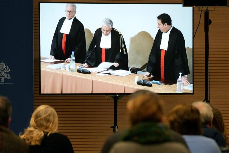 Im Vatikan-Prozess um fragwürdige Millionendeals ist das Urteil verkündet worden.