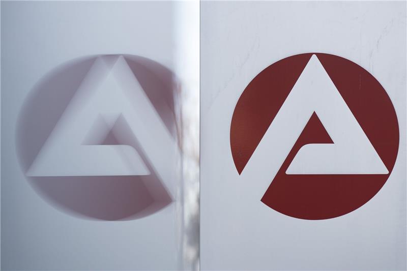 Konjunkturschwäche hinterlässt Spuren am Arbeitsmarkt Im Vergleich zum Vorjahresmonat stieg die Zahl der Arbeitslosen im ablaufenden Monat im Februar um knapp 200.000.