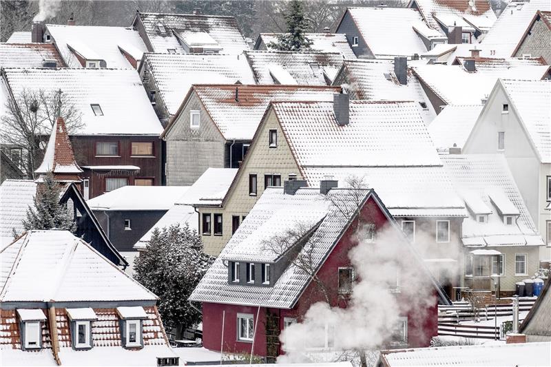 Preise für Immobilien sinken - Stärkster Rückgang seit 2000 Im Vergleich zum Vorjahreszeitraum sind Wohnungen und Häuser sind im Schnitt um 10,2 Prozent günstiger geworden.