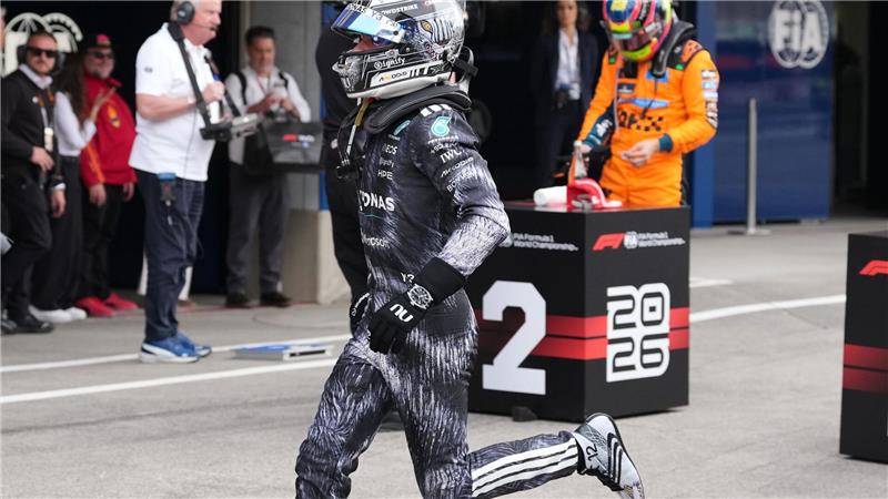 Im Vollsprint in die Jubeltraube: Japan-Sieger Kimi Antonelli.