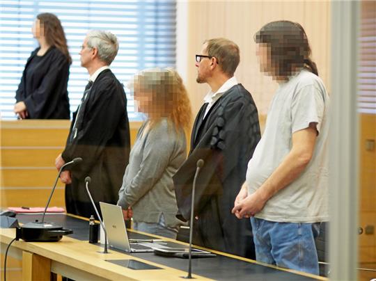 Im Vorjahr wurden eine 53-Jährige und ihr Mann zu langen Haftstrafen verurteilt. Die beiden sollen die heute 25 Jahre alte Tochter der Frau als eine Art „Sex-Sklavin“ gehalten und immer wieder vergewaltigt und gequält haben. 19 Taten zwischen 2021 und 2022 waren angeklagt. Nun hob der Bundesgerichtshof das Urteil auf. Foto: Erik Westermann