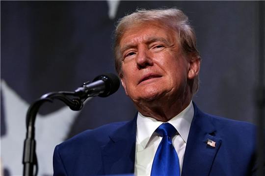 Im Wahlkampf bedient sich Donald Trump regelmäßig radikaler Rhetorik, tut sich mit rassistischen Aussagen hervor und hetzt gegen Minderheiten.