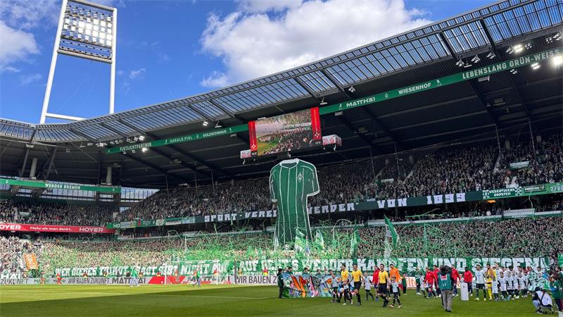 Betonstütze im Bremer Weserstadion zerbrochen Im Weserstadion sind an einer Tribüne Bestonstützen zerbrochen. (Archivbild)