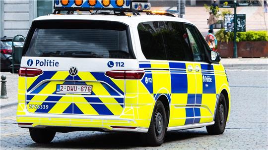 Im Zusammenhang mit den Ermittlungen durchsuchte die belgische Polizei 18 Objekte in Brüssel und Löwen. (Symbolbild) 