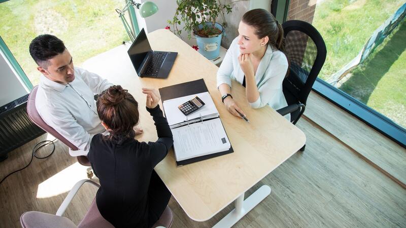 Können Sie sich eine Immobilie leisten? Im Zweifel beraten lassen: Der Hauskauf ist die wichtigste Investition des Lebens.