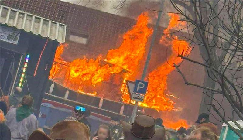 Tüv Süd: Fastnachtswagen vorschriftsmäßig geprüft Im baden-württembergischen Kehl ist ein Faschingswagen in Brand geraten.