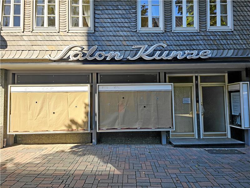 Goslarer Leerstandsprojekt: Grünes Licht von Rot-Schwarz Im ehemaligen Salon Kunze soll am Samstag ein neuer Spielzeug- und Geschenkeladen eröffnen. Die neue Mieterin hatte an der ersten Runde des Leerstandswettbewerbs teilgenommen. Foto: Sowa