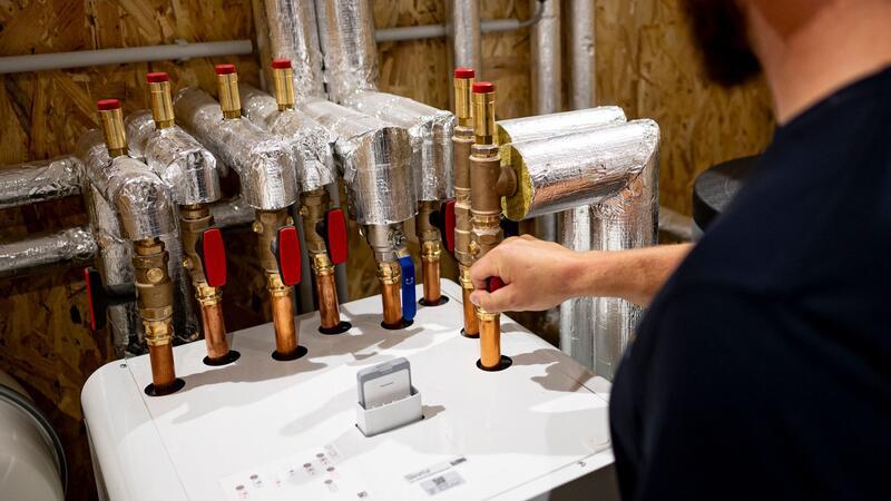 Absatz von Wärmepumpen bricht ein - Heizungswende in Gefahr? Im ersten Halbjahr 2024 ist der Absatz von Wärmepumpen weiter rückläufig. (Archivbild)