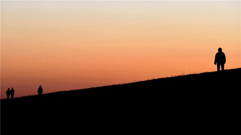 Im friesischen Wangerland sind Menschen aufgerufen, das neue Jahr auf den Deichen mit Fackeln, Lichterketten und Taschenlampen zu begrüßen. (Symbolbild)