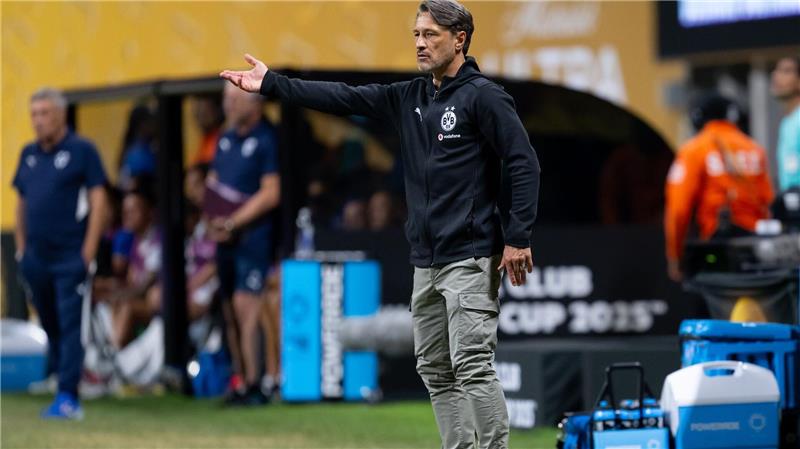 Im klimatisierten Hallenstadion von Atlanta konnte Dortmunds Trainer Niko Kovac sogar mit Jacke am Spielfeldrand stehen. 