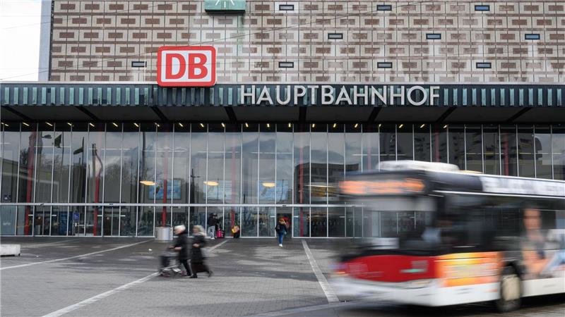 Im kommunalen Nahverkehr kommt es erneut zu einem Warnstreik. (Archivbild)