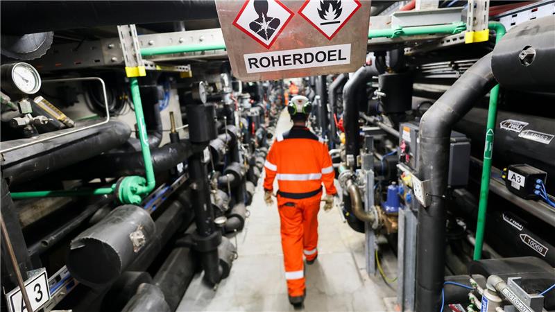 Im sogenannten Rohrkeller wird das geförderte Öl zusammengeführt und für den Transport vorbereitet. 