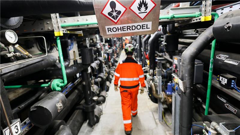 Im sogenannten Rohrkeller wird das geförderte Öl zusammengeführt und für den Transport vorbereitet. 