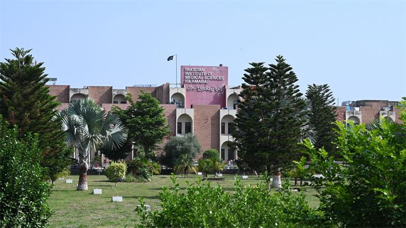 Im staatlichen Pakistan Institute of Medical Sciences wird auch unterrichtet.