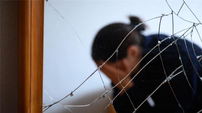 Scholz-Regierung beschließt Gesetze mit unklarer Zukunft Im vergangenen Jahr erlebten in Deutschland mehr als 250.000 Menschen häusliche Gewalt - vorwiegend Frauen.