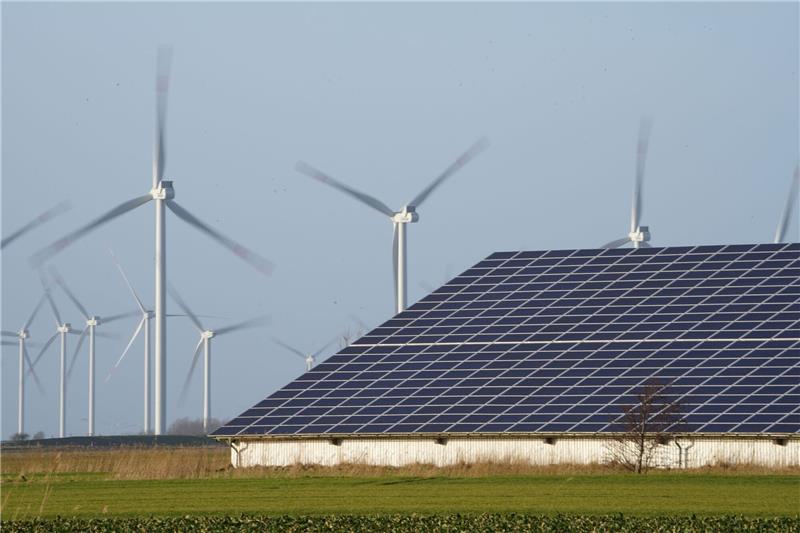Prognose: Erneuerbare liefern bald mehr Energie als Russland Im vergangenen Jahr habe die EU erstmals mehr Strom aus Wind- und Sonnenenergie erzeugt als aus Gas, sagt EU-Kommissionspräsidentin Ursula von der Leyen.