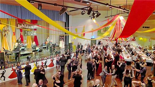 Im vergangenen Jahr ist der Winterball im Kurhaus ein voller Erfolg.