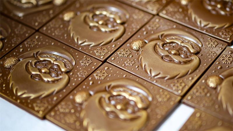 Schoko-Produktion fürs Weihnachtsgeschäft im vollen Gang Im vergangenen Jahr kauften Verbraucher weniger Weihnachtsschokolade.