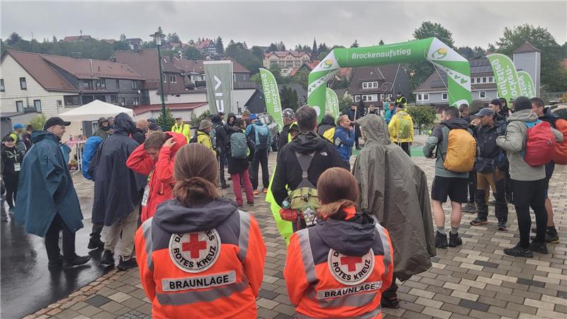 Brockenaufstieg ab Braunlage: Veranstalter informiert über Event Im vergangenen Jahr regnet es in Strömen, als der Brockenaufstieg von Braunlage startet. Dennoch kommen mehr als 300 Teilnehmer.