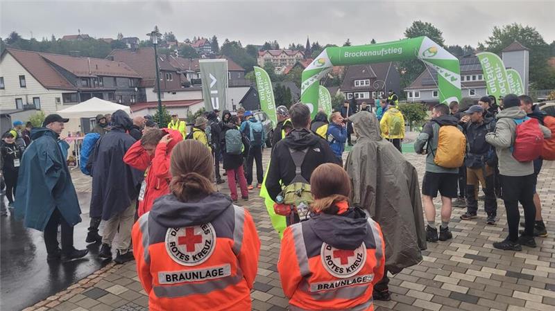 Termin des Brockenaufstiegs von Braunlage aus steht fest Im vergangenen Jahr regnet es in Strömen, als der Brockenaufstieg von Braunlage startet. Dennoch kommen mehr als 300 Teilnehmer.
